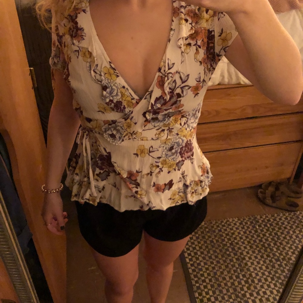 Floral V-neck Blouse